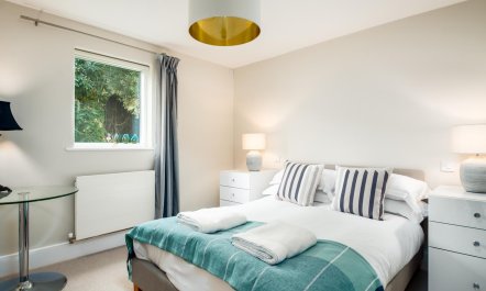 4 Bed in Somerford Keynes 9