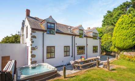 6 Bed in Carnmenellis