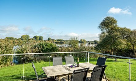 4 Bed in Somerford Keynes