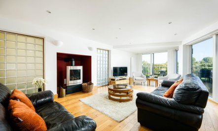 4 Bed in Somerford Keynes 1