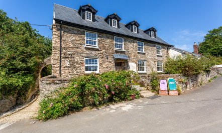 7 Bed in Lobb
