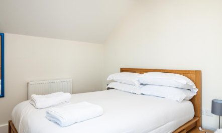 4 Bed in Somerford Keynes 8