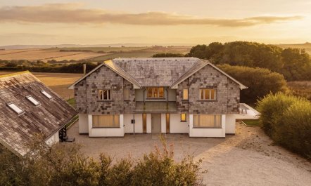 6 Bed in Trelights
