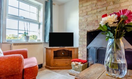2 Bed in Grafham 7