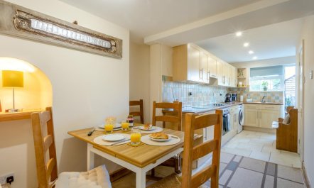 2 Bed in Grafham 2