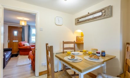 2 Bed in Grafham 4