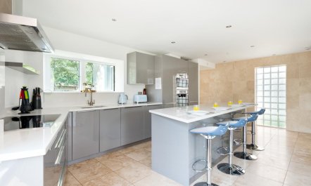 4 Bed in Somerford Keynes 6