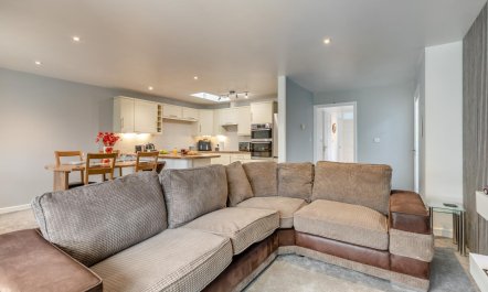3 Bed in Hartland 2