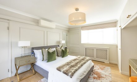 Hyde Park Chic IV 2