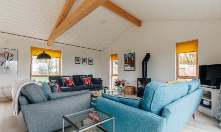 Riverside Bungalow 4
