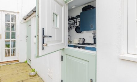 The Captain's Cottage 9