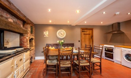 5 Bed in Newtown 7