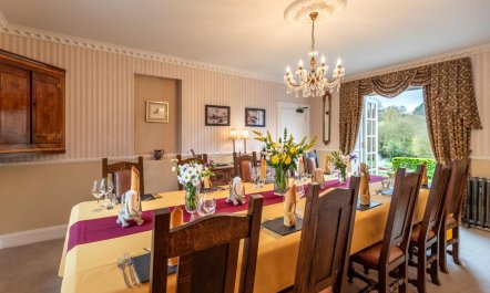 5 Bed in Newtown 3