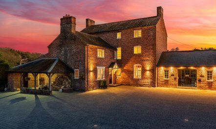 5 Bed in Newtown 4