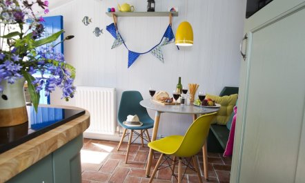 2 Bed in Robin Hood's Bay 4