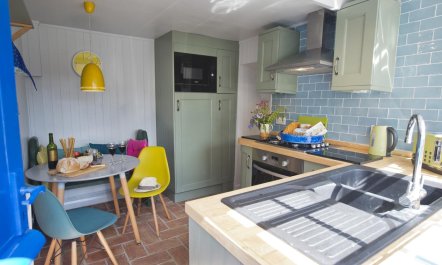 2 Bed in Robin Hood's Bay 6