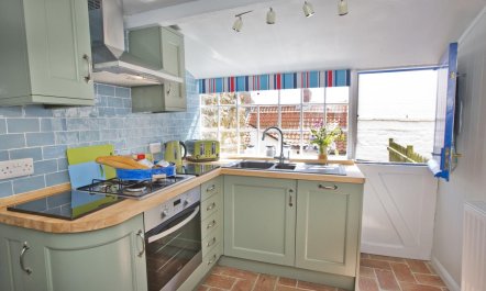 2 Bed in Robin Hood's Bay 5