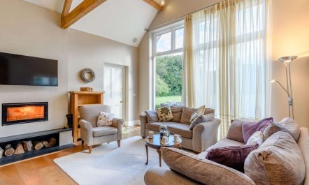 6 Bed in Ringwood 6