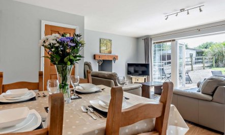 2 Bed in Cosheston 4