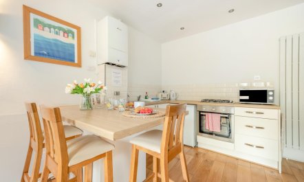 1 Bed in Tenby 2