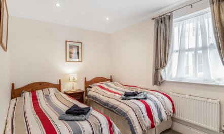 2 Bed in Tenby 9