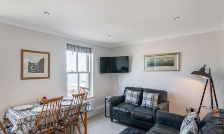 2 Bed in Tenby 1
