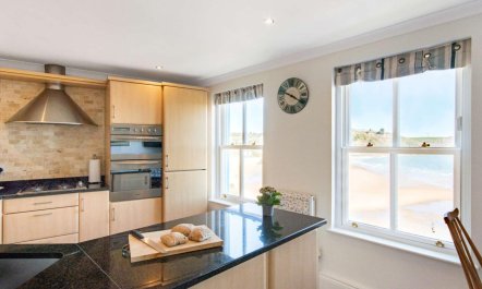 2 Bed in Tenby 3