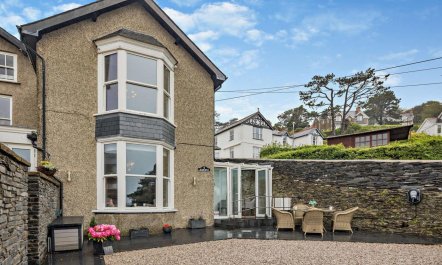 3 Bed in Aberdyfi 1