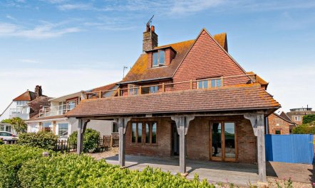 4 Bed in Pevensey Bay 1