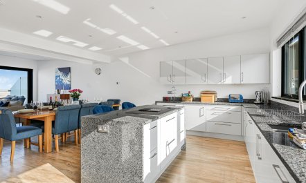 4 Bed in Westward Ho! 5