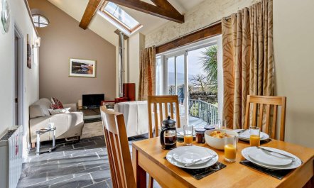 2 Bed in Aberdyfi 4