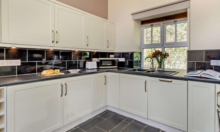 2 Bed in Aberdyfi 6