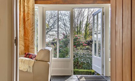 2 Bed in Aberdyfi 3