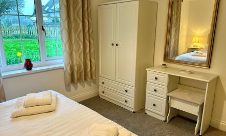 2 Bed in Pembroke 8