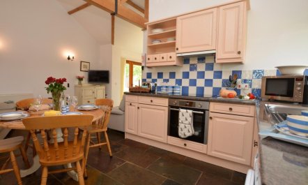 2 Bed in Sherborne 5