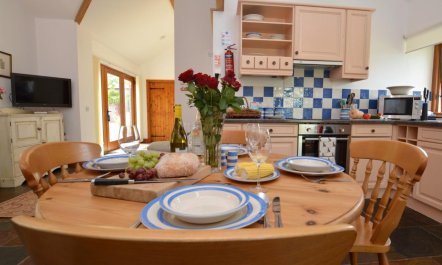 2 Bed in Sherborne 8