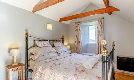 1 Bed in Wotton -under- Edge 9