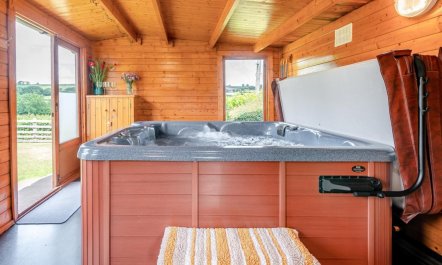 3 Bed in Brecon 1