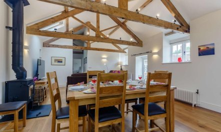 4 Bed in Sherborne 1