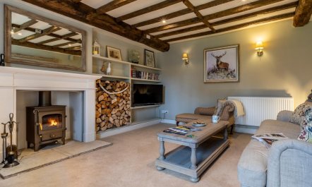 3 Bed in Cheltenham 1