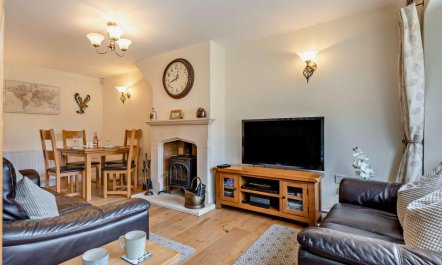 2 Bed in Cheltenham 1