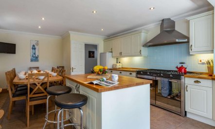 4 Bed in Dorchester 9