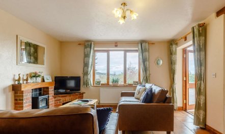 3 Bed in Worcester 2
