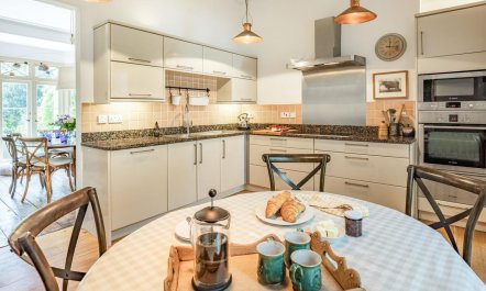 5 Bed in Bonchurch 8