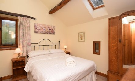 3 Bed in Hope Valley 8