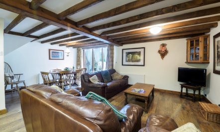 3 Bed in Hope Valley 5