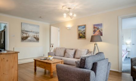 3 Bed in Freshwater 5