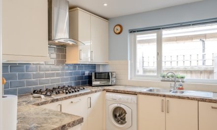 3 Bed in Freshwater 9