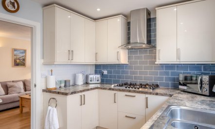 3 Bed in Freshwater 8