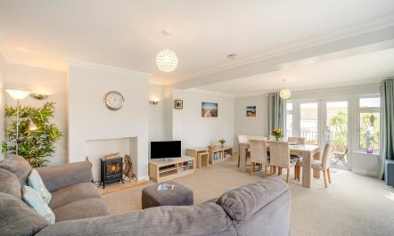 3 Bed in Swanage